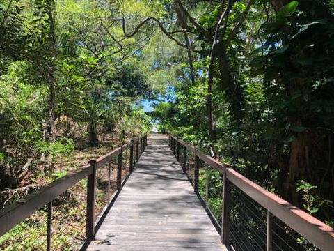CANOPY HOUSE At PALM COVE - Sunshine Coast Guide 3