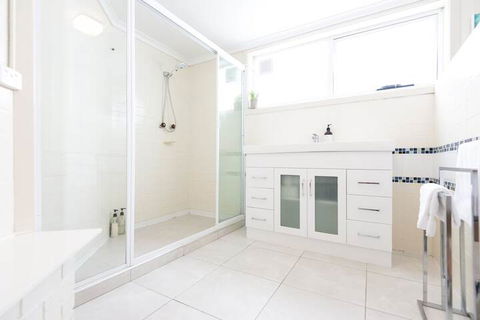 Hilltop House - Sunshine Coast Guide 5