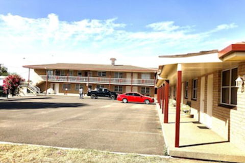 Overlander Motor Lodge - Sunshine Coast Guide 0