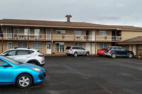 Overlander Motor Lodge - Sunshine Coast Guide 4