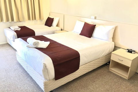 Overlander Motor Lodge - Sunshine Coast Guide 7