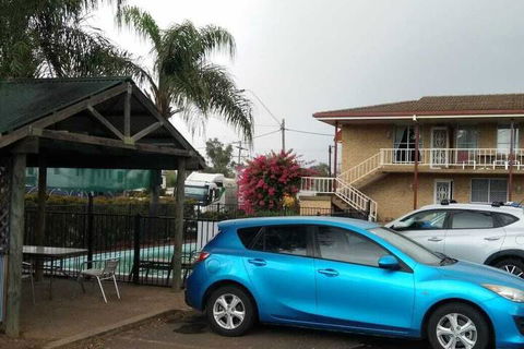 Overlander Motor Lodge - Sunshine Coast Guide 1