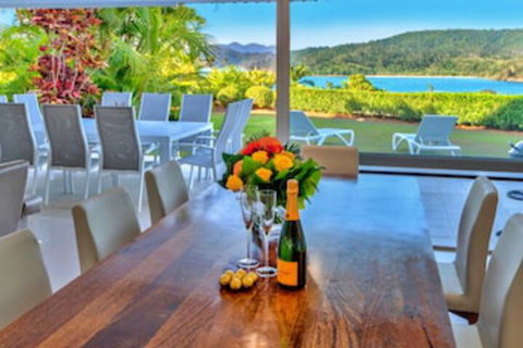 Bella Vista East 3 Luxury Ocean Views Large Flat Grassed Area + Buggy - Sunshine Coast Guide 0