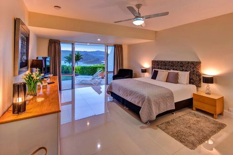 Bella Vista East 3 Luxury Ocean Views Large Flat Grassed Area + Buggy - Sunshine Coast Guide 6