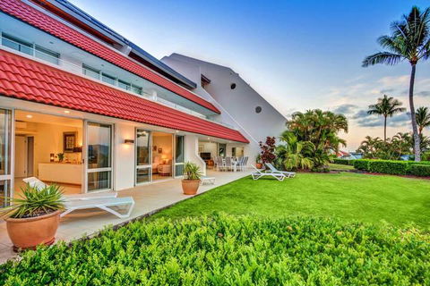 Bella Vista East 3 Luxury Ocean Views Large Flat Grassed Area + Buggy - Sunshine Coast Guide 2
