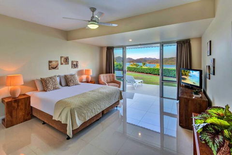 Bella Vista East 3 Luxury Ocean Views Large Flat Grassed Area + Buggy - Sunshine Coast Guide 5