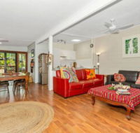 BEACH RETREAT - Sunshine Coast Guide