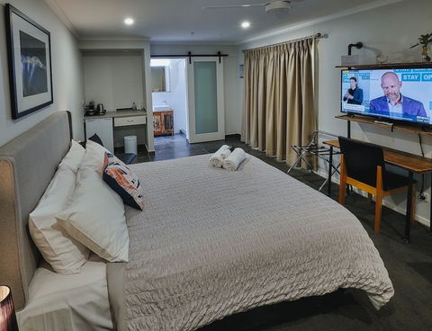 Edlin House - Sunshine Coast Guide 3
