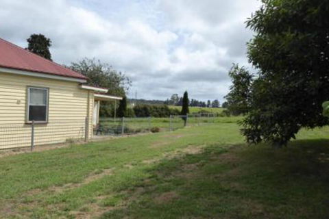 Claremont Farmhouse - Sunshine Coast Guide 4