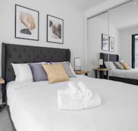 Taste of Art Stunning Townhouse Stayatmoonee Ponds - Sunshine Coast Guide