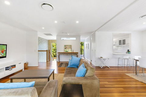 20 Ray Street Sunshine Beach - Sunshine Coast Guide 6