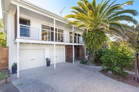 20 Ray Street Sunshine Beach - Sunshine Coast Guide 1