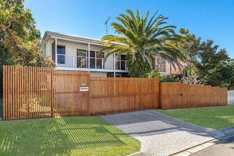 20 Ray Street Sunshine Beach - Sunshine Coast Guide 2