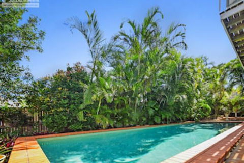 Fabulous Pet Friendly Family Home - 3 Carribean Court - Sunshine Coast Guide 0