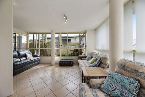 Fabulous Pet Friendly Family Home - 3 Carribean Court - Sunshine Coast Guide 7