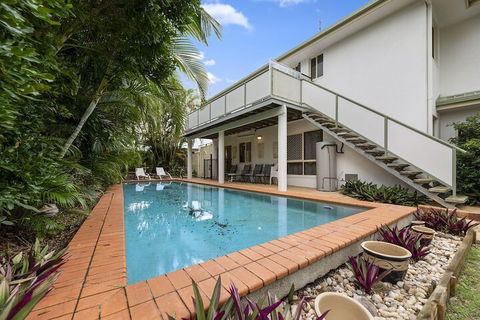 Fabulous Pet Friendly Family Home - 3 Carribean Court - Sunshine Coast Guide 1