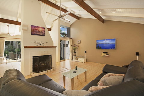 Tropical 5 Bedroom Family Getaway In Noosa Heads - Sunshine Coast Guide 6