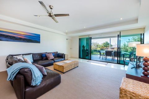 Stylish Beach Side Apartment Unit 5 33 Lorikeet Drive - Sunshine Coast Guide 5
