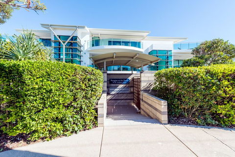 Stylish Beach Side Apartment Unit 5 33 Lorikeet Drive - Sunshine Coast Guide 0
