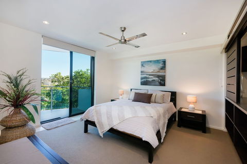 Stylish Beach Side Apartment Unit 5 33 Lorikeet Drive - Sunshine Coast Guide 1