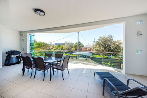 Stylish Beach Side Apartment Unit 5 33 Lorikeet Drive - Sunshine Coast Guide 6