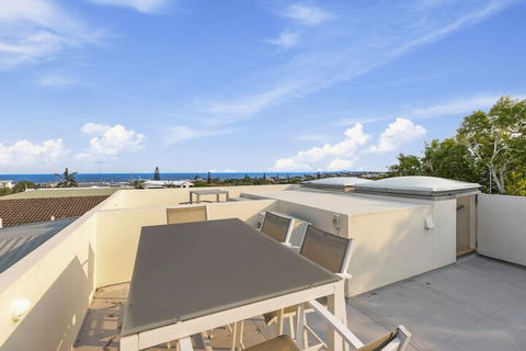 Sunshine Beach Self Contained Unit Beach Views Unit 2 Elouera 44 Elanda Street - Sunshine Coast Guide 7
