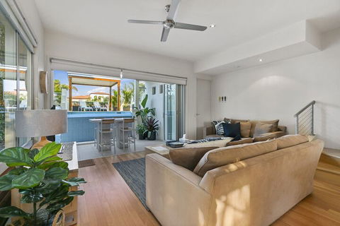 Sunshine Beach Self Contained Unit Beach Views Unit 2 Elouera 44 Elanda Street - Sunshine Coast Guide 5