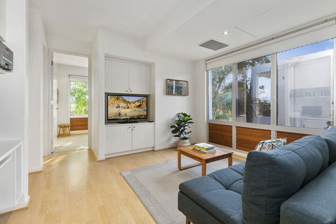 Sunshine Beach Self Contained Unit Beach Views Unit 2 Elouera 44 Elanda Street - Sunshine Coast Guide 1