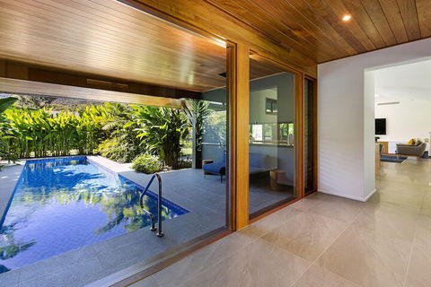 Aqua - At Funnel Bay - Sunshine Coast Guide 2