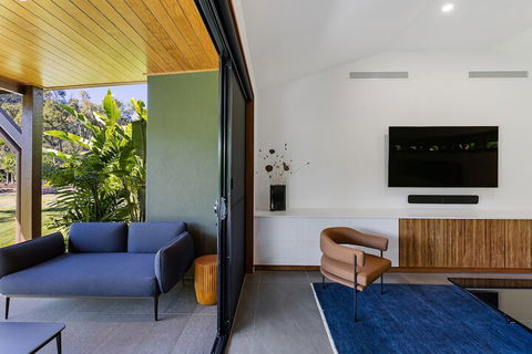 Aqua - At Funnel Bay - Sunshine Coast Guide 7