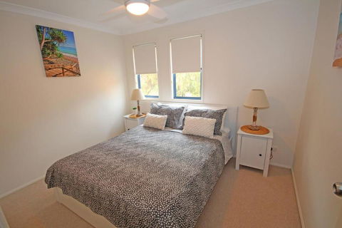 Santa Barbara - Sunshine Coast Guide 3