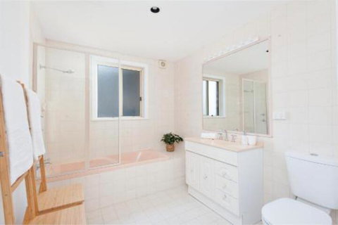 The Great Entertainer - Sunshine Coast Guide 3