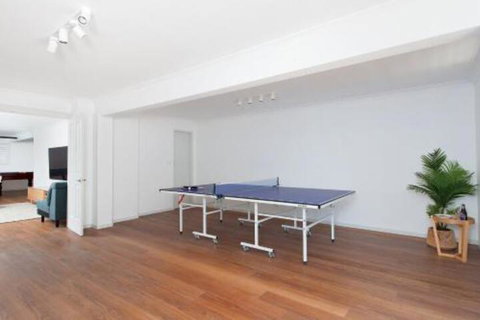 The Great Entertainer - Sunshine Coast Guide 2