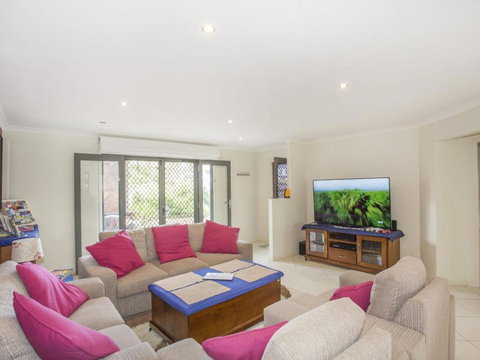 Torquay Drive 22 - Sunshine Coast Guide 2