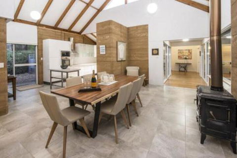 EeBee House - Sunshine Coast Guide 6