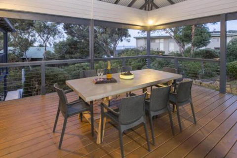 EeBee House - Sunshine Coast Guide 0