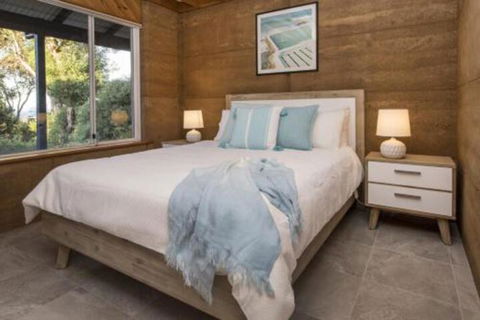 EeBee House - Sunshine Coast Guide 2