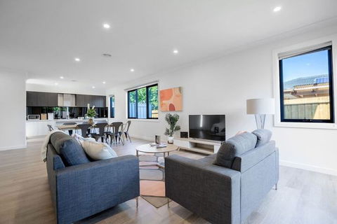 WoW Factor!luxe 4BR Townhouse@glen Waverley - Sunshine Coast Guide 4
