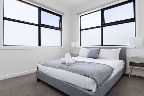 WoW Factor!luxe 4BR Townhouse@glen Waverley - Sunshine Coast Guide 6