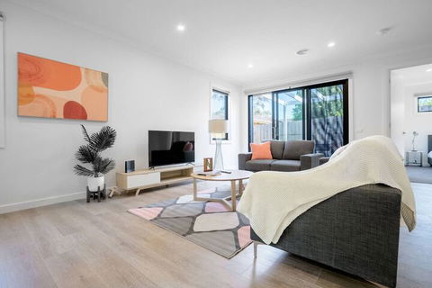 WoW Factor!luxe 4BR Townhouse@glen Waverley - Sunshine Coast Guide 2