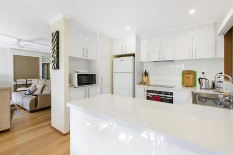 TUSCAN OASIS RYE - Sunshine Coast Guide 5