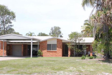 2 51 Carlo Road Rainbow Beach Pets Welcome Air Conditioning Walk To The Shops - Sunshine Coast Guide 3
