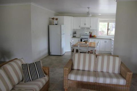 2 51 Carlo Road Rainbow Beach Pets Welcome Air Conditioning Walk To The Shops - Sunshine Coast Guide 2