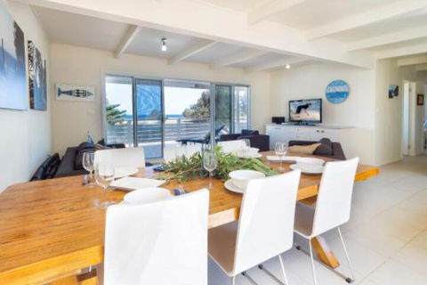 Seaview Getaway - Sunshine Coast Guide 4