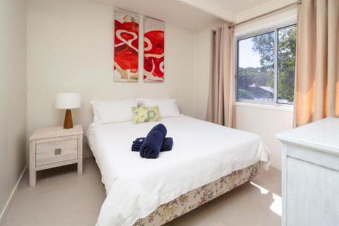 Seaview Getaway - Sunshine Coast Guide 3