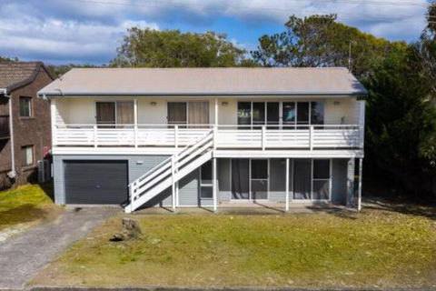 Seaview Getaway - Sunshine Coast Guide 0