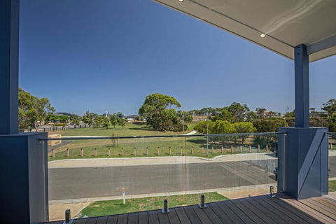 Grande Nisi Casa Cowes - Sunshine Coast Guide 2