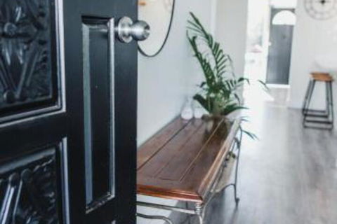 White On Wright Clare - Sunshine Coast Guide 2