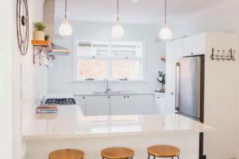 White On Wright Clare - Sunshine Coast Guide 3