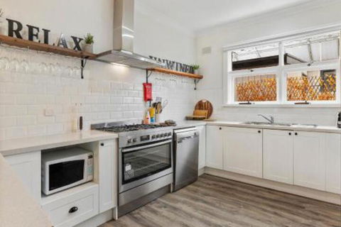 White On Wright Clare - Sunshine Coast Guide 7